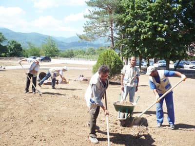 Karapürçek Kaymakamlığı'nın Çevresi Düzenleniyor