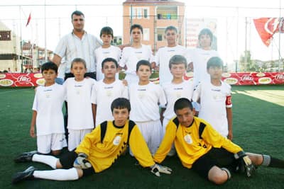 <p><font face="arial,helvetica,sans-serif" size="2"><strong><font color="#333399">Erenler Minikler futbol turnuvası gol krallığı<br /></font></strong><br />( &Uuml;st grup &ndash; Yarı Final &ndash;Final Ma&ccedil;ları)<br />Yeşiltepe<br />Erol Savtekin 6<br />Ertuğrul D&uuml;zl&uuml; 6<br />Emirhan Odabaş 5<br />Numan Kodalak 2<br /></font><font face="Arial" size="2">Kamışlı<br />İbrahim Palas 2<br />Bilal can 8</font></p>