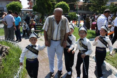 Erenler Belediyesi'nden Coşkulu Sünnet Şöleni
