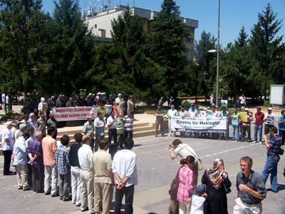 <font face="Arial" size="2">Eylemde &ldquo;Katil &Ccedil;in y&ouml;netimi Doğu T&uuml;rkistan&rsquo;ı terk et!&rdquo; &ldquo;D&uuml;n Srebrenitsa, bug&uuml;n Gazze, Doğu T&uuml;rkistan&rdquo; &ldquo;Macide G&ouml;&ccedil; T&uuml;rkmen ve &Ouml;zlem Hicran &Ouml;zyurt, baş&ouml;rt&uuml;s&uuml; m&uuml;cadelesindeki g&uuml;zel &ouml;rneklikleriyle hep aramızdalar&rdquo;, &ldquo;Zul&uuml;m devam ediyor, sessiz kalmayın!&rdquo; ve &ldquo;Merve Şirbini, &ouml;rt&uuml;l&uuml;yd&uuml;, &ouml;ld&uuml;r&uuml;ld&uuml;! Duydunuz mu?&rdquo; yazılı d&ouml;vizler taşınırken, &ldquo;Zulme karşı direneceğiz&rdquo; sloganları atıldı.</font> <p><font face="Arial" size="2"><strong>SAKARYA ADALET GİRİŞİMİ BAŞ&Ouml;RT&Uuml;S&Uuml; PLATFORMU 202.BASIN A&Ccedil;IKLAMASI:</strong></font></p><p><font face="arial,helvetica,sans-serif" size="2"><strong>KATSAYI İPTALİ BİR L&Uuml;TUF DEĞİL, HAK İADESİDİR:</strong></font></p><p><font face="arial,helvetica,sans-serif" size="2">Değerli Sakaryalılar, sayın basın mensupları; </font><font face="arial,helvetica,sans-serif" size="2">Bu haftaki basın a&ccedil;ıklamamamıza, g&uuml;zel bir haberi sizlerle paylaşmanın sevinci i&ccedil;ersinde başlamak istiyoruz.</font></p>