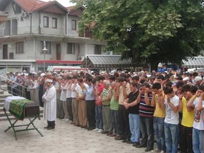 Annelerini Göz Yaşları ile Uğurladılar