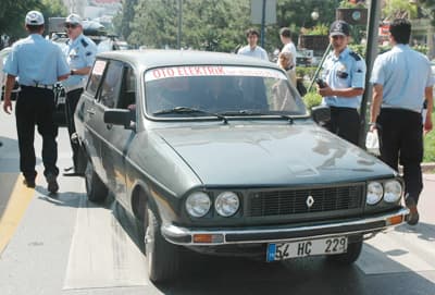 Önce Çarptı Sonra Aracını Bırakarak Kaçtı