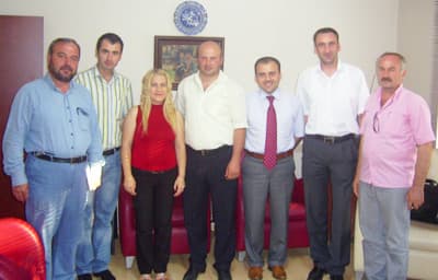 <font face="arial,helvetica,sans-serif" size="2"><p><font face="arial,helvetica,sans-serif" size="2"><strong>İNTERNET SİTESİNE SAHİP TEK KOMİTE SAKARYA</strong></font></p><p><font face="arial,helvetica,sans-serif" size="2">Detay Programında konuşan SATSO 7. meslek komitesi başkanı ve Hak İş San. Ltd. Şti yetkilisi Adem Bilgen de, internet sitesine sahip tek meslek komitesinin SATSO 7. meslek komitesi olduğunun altını &ccedil;izerek, vatandaşların bu siteyi tıklamalarını istedi. Bilgen programda ayrıca meslek komitesinin ama&ccedil;ları ve &uuml;ye sayıları hakkında da bilgiler verdi.</font>&nbsp;</p></font><p><font face="arial,helvetica,sans-serif" size="2"><strong>FARKLI PROJELER ŞART</strong></font></p><p><font face="arial,helvetica,sans-serif" size="2">Ecoterm Enerji Sistemleri adına Fatih Dalkan da, SATSO Başkanı Akg&uuml;n Altuğ&rsquo;un d&uuml;ş&uuml;ncelerine katıldığını ve halka farklı projelerle gidilmesi gerektiğini vurguladı. </font></p><p><font face="arial,helvetica,sans-serif" size="2">Emiraller M&uuml;hendislik Arge Doğalgaz Ltd. Şti. adına programa katılan Abdullah Demir ise doğalgaz kullanırken nelere dikkat edilmesi gerektiği konusunda dinleyicileri bilgilendirdi. Cihazların doğru kullanımı konusunda dinleyicileri aydınlatan Adem Bilgen de meslek komitesi olarak d&uuml;zenledikleri kurslardan s&ouml;zetti.</font></p>