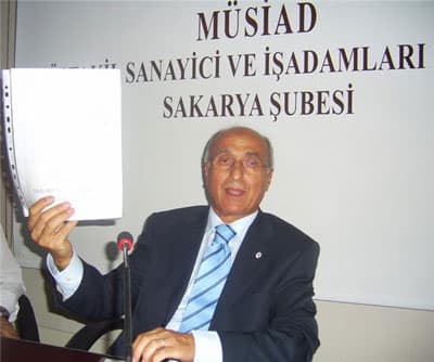 <p class="EC_EC_MsoNormal"><strong><font color="#000000"><font face="arial,helvetica,sans-serif" size="2">HAYAL GER&Ccedil;EĞE D&Ouml;N&Uuml;ŞMELİ</font></font></strong></p><p class="EC_EC_MsoNormal"><font face="arial,helvetica,sans-serif" size="2" color="#000000">M&Uuml;SİAD binasında d&uuml;zenlediği kahvaltılı basın toplantısında s&ouml;zkonusu projeden bahseden Atalay, &Ouml;ğretim G&ouml;revlisi Harun Taşkın&rsquo;ın Teknoloji &Uuml;niversitesi kurulmasına ilişkin hazırladığı projenin şu an i&ccedil;in bir hayal olduğunu belirterek, Bu hayal artık ger&ccedil;eğe d&ouml;n&uuml;şmeli&rdquo; dedi.</font></p><p class="EC_EC_MsoNormal"><font face="arial,helvetica,sans-serif" size="2" color="#000000">Şube başkan yardımcıları Necmii İbil ve Coşkun Morg&uuml;l ile birlikte d&uuml;zenlediği toplantıda, Sakarya&rsquo;da lobi oluşturulmasının şart olduğunu anlatan M&Uuml;SİAD şube başkanı Atalay,<font color="#333399"> &ldquo;Ge&ccedil;tiğimiz g&uuml;nlerde SATSO başkanı Akg&uuml;n Altuğ&rsquo;u ziyaret ederek lobi &ccedil;alışması i&ccedil;in destek vermesini istedik. Bu bir ilk adımdı. Umarım ilimizdeki yerel y&ouml;neticiler, siyasiler, sivil toplum &ouml;rg&uuml;tleri, kurum ve kuruluşlar da bu girişime destek verir ve bir lobi oluşturur. Bu hayalin ger&ccedil;eğe d&ouml;n&uuml;şmesi lobi &ccedil;alışmasına bağlı&rdquo;</font> dedi.</font></p>