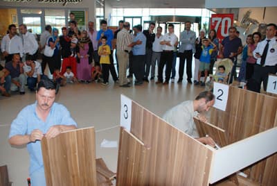 Tekzen'in Masasını Demonte Etmek İçin Yarıştılar