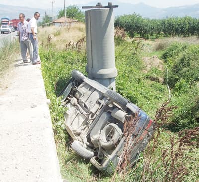 Kaza Yapmaktan Kaçarken Su Kanalına Düştü
