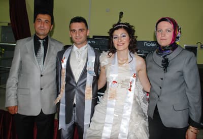 Elif ile Ceyhun, Beraberliklerini Evlilikle Noktaladı