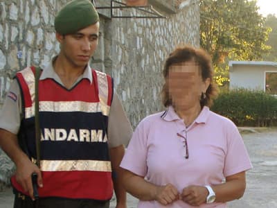 Cezaevine Esrar Sokmaya Çalıştı
