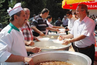 Serdivan Deprem Şehitliği'nde Gözyaşları Sel Oldu