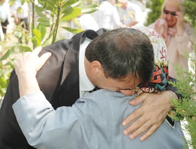 Serdivan Deprem Şehitliği'nde Gözyaşları Sel Oldu