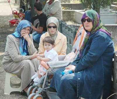 Serdivan Deprem Şehitliği'nde Gözyaşları Sel Oldu