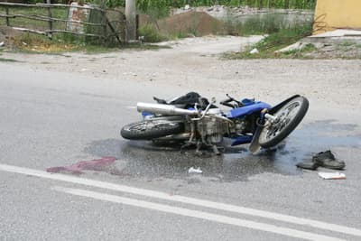 Otomobil Motosiklete Çarptı: 1 Yaralı