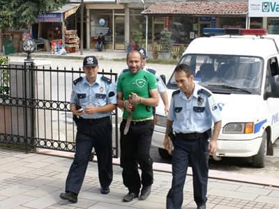 Niye Çekiyorsunuz Sanki Dünyayı mı Soyduk?