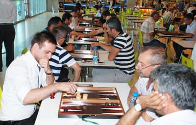 Tavla Tutkunları; ADA AVM'de Buluştu