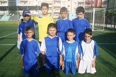 Minikler Bu Kez Aileleri İçin Oynadı