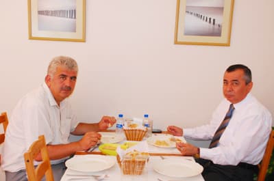 Vali Atak, Abhaz Yemeklerinin Tadına Baktı