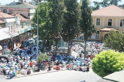 Ramazan Ayının İlk Cumasında Camiler Doldu Taştı