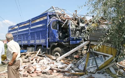 Akyazı'da Feci Kaza: Zarar 50 Bin TL