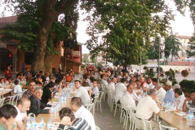 Bu İftar Sofrası, On Yıldır Aynı Şekilde Devam Ediyor