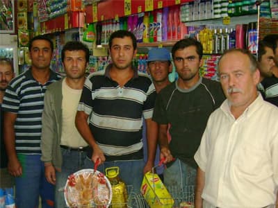Akyazı Belediyesi Personeline Erzak Dağıttı