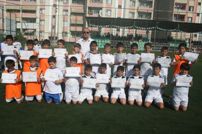 250 Minik Futbolcu Yaz Okulu Çalışmalarını Tamamladılar