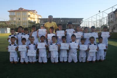 250 Minik Futbolcu Yaz Okulu Çalışmalarını Tamamladılar