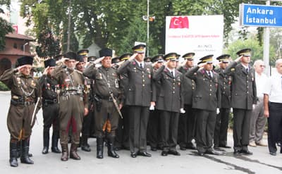 Hendek'te de Zafer Bayramı Coşkuyla Kutlandı