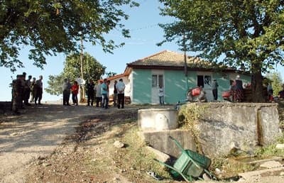 Bu Nasıl İnsan! Yeğenini ve Kardeşini Öldürdü!