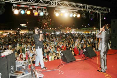 Kent Meydanında Ömer Karaoğlu Rüzgârı