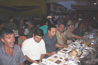 Hacıoğlu'nda İftara Yoğun İlgi
