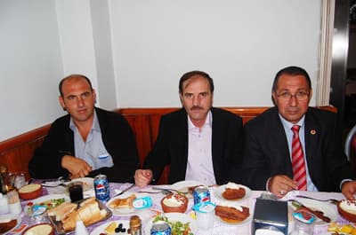 MHP'li ve AKP'li Meclis Üyeleri İftarda Bir Araya Geldi