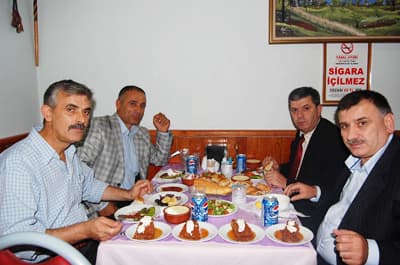 MHP'li ve AKP'li Meclis Üyeleri İftarda Bir Araya Geldi
