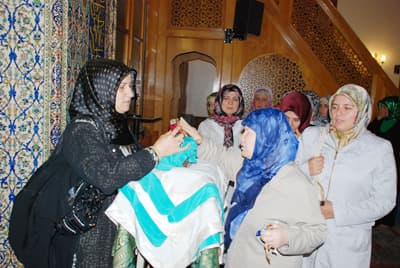 Sakal'ı Şerif'i Görebilmek İçin Birbirlerini Ezdiler