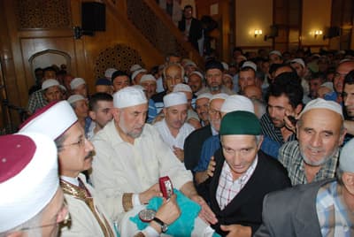 Sakal'ı Şerif'i Görebilmek İçin Birbirlerini Ezdiler
