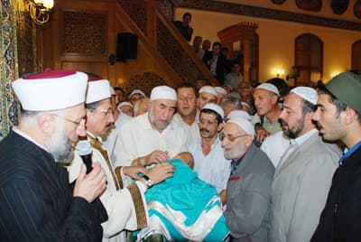 Sakal'ı Şerif'i Görebilmek İçin Birbirlerini Ezdiler