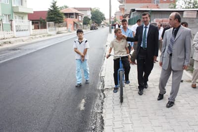 Erenler Belediyesi'nden Bayram Öncesi Asfalt Atağı!