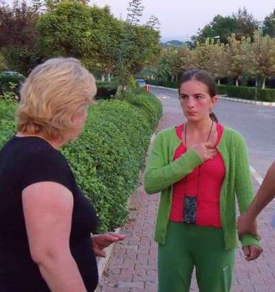3 Kez Evden Kaçmak İsteyen Kız, Balkondan Atladı