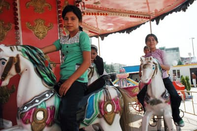 Yetim Çocuklar Lunaparkta Bayramı Bayram Yaptılar