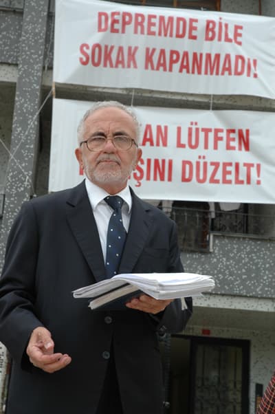 "Sayın Başkan Çok Mu Uzaktasın?"