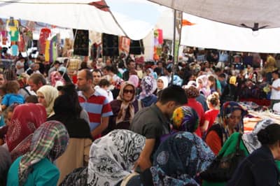 Çarşamba Pazarı Yine Doldu Taştı