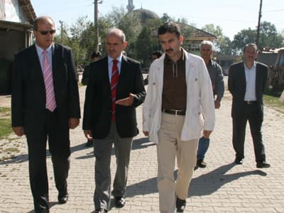 <font face="Arial" size="2">G&ouml;lkent Belediye Başkanı Arif Oğan, Sapanca suyunun G&ouml;lkent'te ulaşmasından son derece memnun olduklarını belirterek, <font color="#333399">&quot;G&ouml;lkentliler olarak ADASU'nun birinci kalitedeki suyu beldemize getirmesinden son derece mutluyuz. En azından bundan sonra G&ouml;lkent'in su sıkıntısı &ccedil;ekmeyeceğini biliyoruz. ADASU y&ouml;netimiyle, donanımıyla ve ekipleri ile profesyonel bir kurumdur. Bundan sonra G&ouml;lkent halkı susuzluk &ccedil;ekmeyecektir. Yıllardır yaşanan su sıkıntısı artık tarihe karıştı. B&uuml;y&uuml;kşehir Belediye Başkanımız Zeki To&ccedil;oğlu'na ve emeği ge&ccedil;en herkese &ccedil;ok teşekk&uuml;r ediyorum. Ayrıca uzaktan saya&ccedil; okuma sisteminin &ccedil;ok yararlı bir sistem olduğunu d&uuml;ş&uuml;n&uuml;yorum, uygulamada emeği ge&ccedil;en herkesi tebrik ediyorum&quot;</font> dedi.</font>