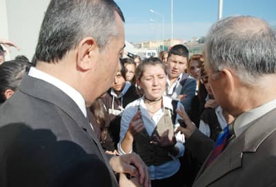 Sakarya Valiliği Bugün Ana Baba Günü!