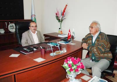 Yönetmen Sarı, Adapazarı'nda Belgesel Çekiyor