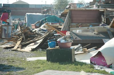 Sakarya'da Romanların Yaşadığı Barakalar Yıkıldı