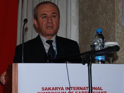 Binalar, Bilgisizlik ve Denetimsizlikten Yıkılıyor