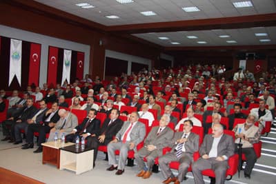 <font size="2"><font face="Arial"><strong><font color="#000000">Hafız Olmak &Ccedil;ok Değerli Bir Hazinedir</font></strong><br /><br />Sakarya İl M&uuml;ft&uuml;s&uuml; Sinan Cihan T&uuml;rkiye birinci olan Muharrem Dağ'ı tebrik ederek,<font color="#333399"> &ldquo;Başarılardan dolayı &ccedil;ok gururluyuz. Mutluluğumuzu, huzurumuzu ve heyecanımızı da şekilde ifade edelim. Farklı duygular yaşamamıza vesile olan hocalarımızı tebrik ediyorum. Yapılan yarışma hafızlığı muhafaza etme yarışmasıdır. T&uuml;rkiye birincisi olan hocamızı bu yarışmaya hazırlayan hocasını, mesai arkadaşlarını ve il&ccedil;e m&uuml;ft&uuml;s&uuml;n kutluyorum. Hafız olmak &ccedil;ok değerli bir hazinedir. Ancak sorumluluğu da &ccedil;ok &ouml;nemlidir. Hafız olan koruyan demektir, Kuran-ı Kerim'i ezberleyip koruyandır&rdquo; </font></font></font><font face="Arial" size="2">dedi.</font>