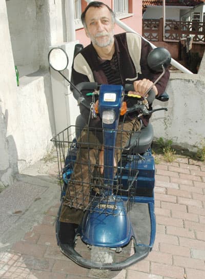 Hırsızlar Çaldıkları Özürlü Arabasını Geri Getirdi