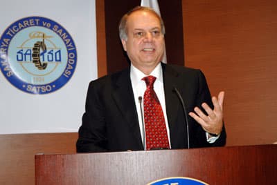<font face="Arial" size="2">Ahilik k&uuml;lt&uuml;r&uuml;n&uuml; hızla gelişen ve değişen d&uuml;nyaya uyarlamamız gerektiğini belirten Alişan, <font color="#333399">&quot;İ&ccedil;inde bulunduğumuz &ccedil;ağ, sivil toplum &ouml;rg&uuml;tlerinin toplum hayatında &ccedil;ok aktif hale geldiği bir d&ouml;nem. Modern devletler toplum hayatının şekillendirilmesinde sivil &ouml;rg&uuml;tlerin &ouml;nemini kavramış ve g&ouml;revlerinin b&uuml;y&uuml;k bir kısmını adı ge&ccedil;en &ouml;rg&uuml;tlere devretme eğilimine girmişlerdir. T&uuml;rk tarihinde de, sivil toplum &ouml;rg&uuml;tlerinin toplum hayatını derinden etkilediği g&ouml;r&uuml;l&uuml;r. Bu &ouml;rg&uuml;tlerin başında ahilik kurumu gelir&quot;</font> dedi. </font>