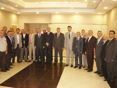 <font size="2"><font face="Arial"><font color="#000000"><strong>Nazik Ziyareti Bizi Memnun Etti</strong></font><br /><br />Ziyaretten duyduğu memnuniyeti dile getiren SESOB Başkanı Hasan Alişan ise Başkan To&ccedil;oğlu'nun beş yıllık g&ouml;rev s&uuml;resince faydalı projeler &uuml;reteceğine inandığını s&ouml;yledi. Hasan Alişan,<font color="#333399"><span class="Apple-converted-space">&nbsp;</span>&ldquo;Başkanımızın bu nazik ziyareti bizi memnun etti. Esnaf ve sanatk&acirc;rlar olarak başkanımızın şehrimizin gelişimi i&ccedil;in &ouml;nemli projeleri hayata ge&ccedil;ireceğine inanıyoruz. Şehrimizin daha g&uuml;zel g&uuml;nlere ulaşması i&ccedil;in biz esnaf ve sanatk&acirc;rlar da &uuml;zerimize d&uuml;şeni yapamaya hazırız. Başkanımıza ve belediye &ccedil;alışanlarına başarılar diliyorum&rdquo;</font><span class="Apple-converted-space">&nbsp;</span>diye konuştu.<span class="Apple-converted-space">&nbsp;</span><br /><br />Mimarlar Odası Başkanı Fatma G&uuml;lay Saygılı da şehrin menfaatleri doğrultusunda yapılan &ccedil;alışmalara destek vereceklerini s&ouml;yledi.</font></font>