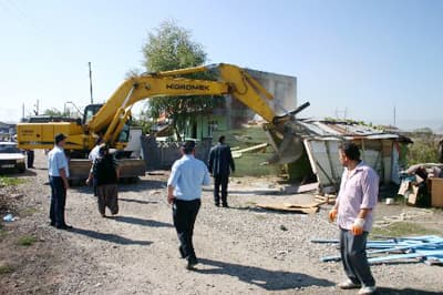 Kaçak Barakalar Çevik Kuvvet Desteğiyle Yıkıldı